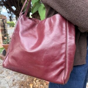 Chic Burgundy Leather Shoulder Bag